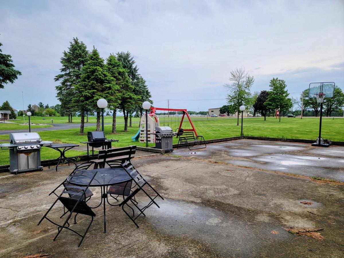 Skyview Motel - Prairie Du Sac Экстерьер фото